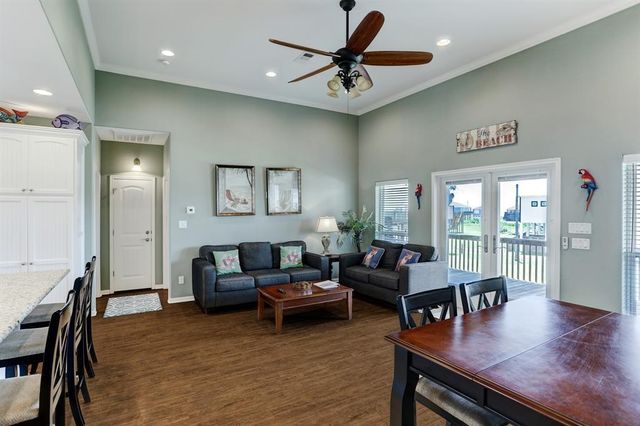 934 S Cove, Crystal Beach, TX 77650