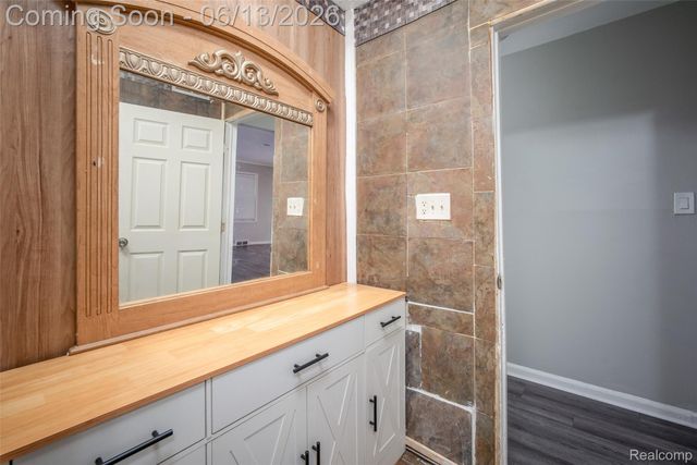 10760 Troy Street, Oak Park, MI 48237