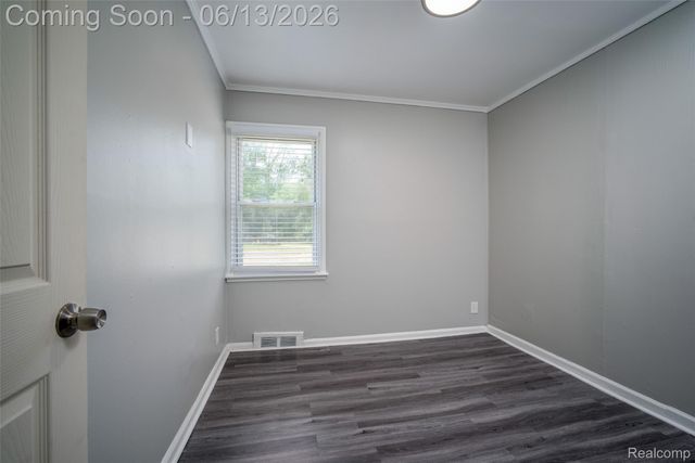 10760 Troy Street, Oak Park, MI 48237