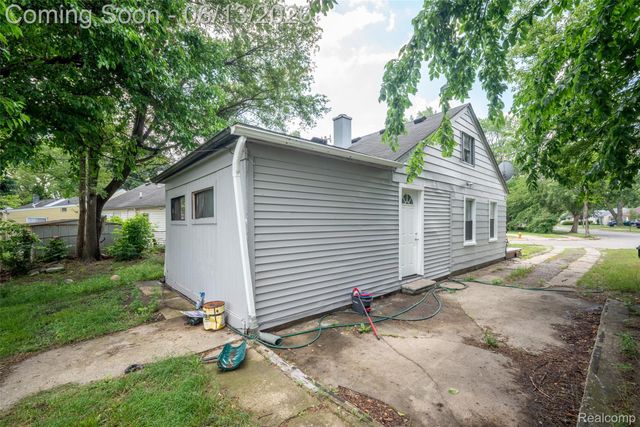 10760 Troy Street, Oak Park, MI 48237
