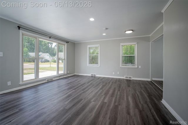 10760 Troy Street, Oak Park, MI 48237
