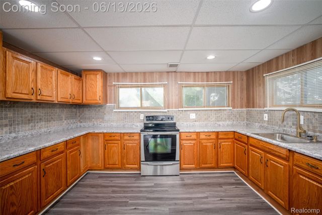10760 Troy Street, Oak Park, MI 48237