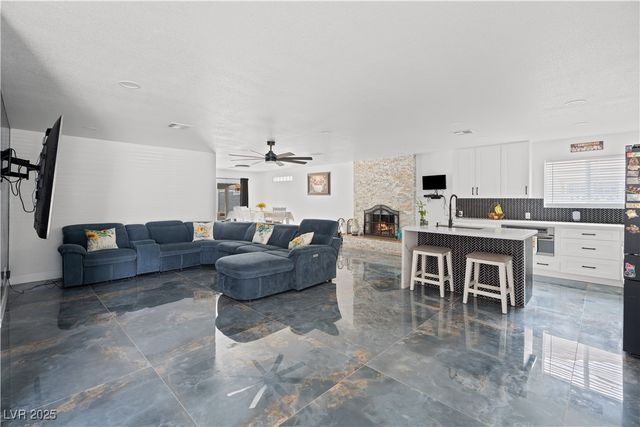 4231 Rimcrest Road, Las Vegas, NV 89121