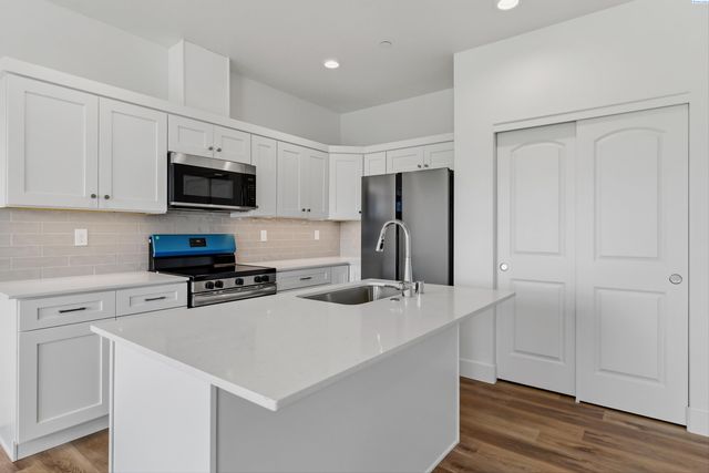 4501 Road 114, Pasco, WA 99301