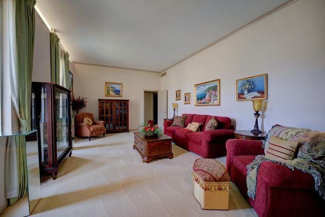 2011 KIRBY PKY, Memphis, TN 38119