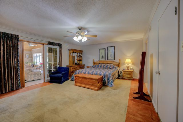 2011 KIRBY PKY, Memphis, TN 38119