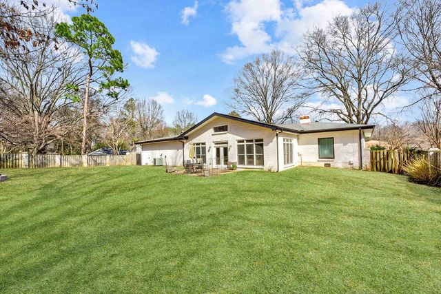 2011 KIRBY PKY, Memphis, TN 38119