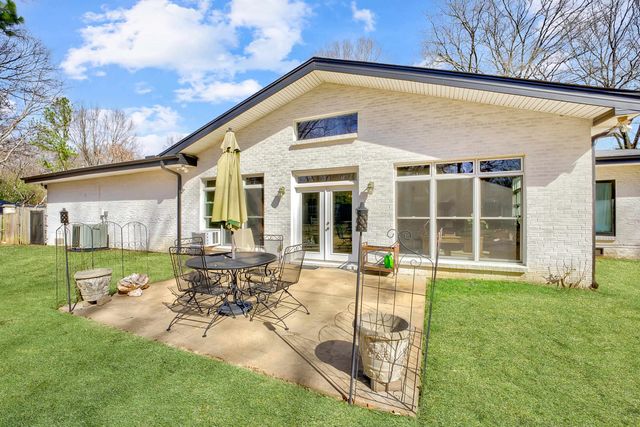 2011 KIRBY PKY, Memphis, TN 38119