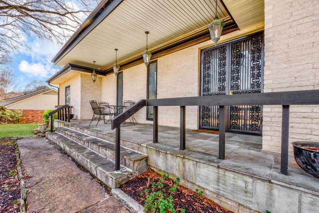 2011 KIRBY PKY, Memphis, TN 38119