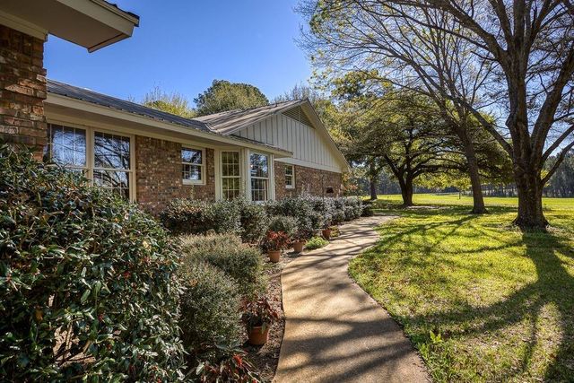 1383 Fm 3266, Palestine, TX 75801