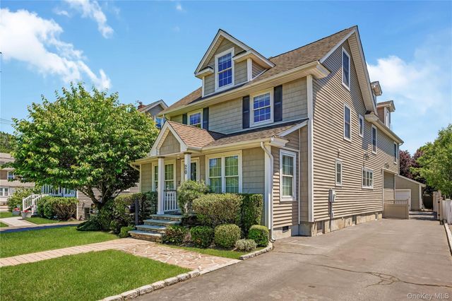 20 Woods Place, Rockville Centre, NY 11570