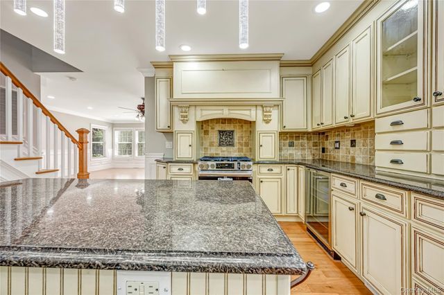 20 Woods Place, Rockville Centre, NY 11570