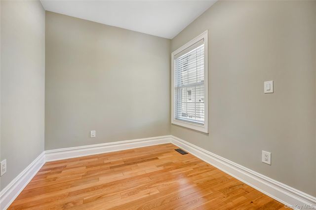 20 Woods Place, Rockville Centre, NY 11570