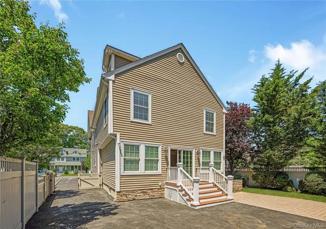 20 Woods Place, Rockville Centre, NY 11570