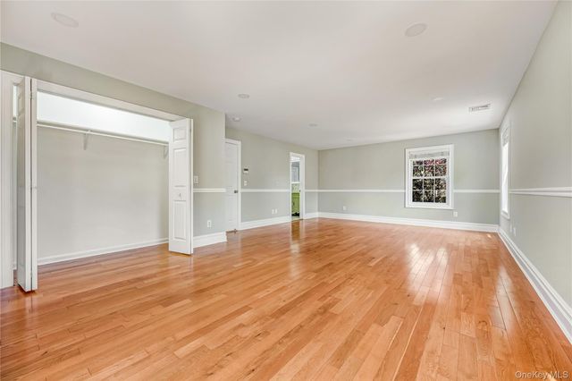 20 Woods Place, Rockville Centre, NY 11570