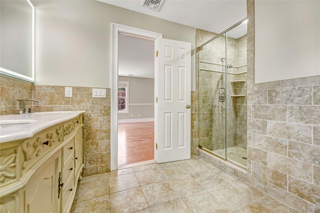 20 Woods Place, Rockville Centre, NY 11570