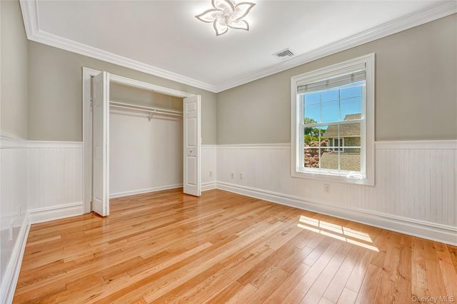 20 Woods Place, Rockville Centre, NY 11570