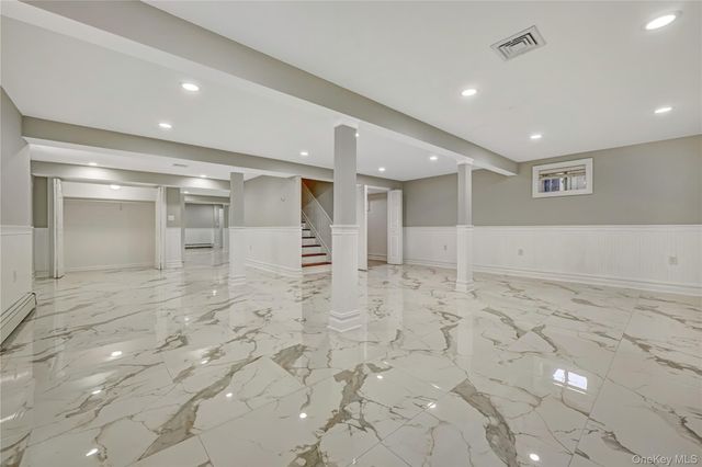 20 Woods Place, Rockville Centre, NY 11570