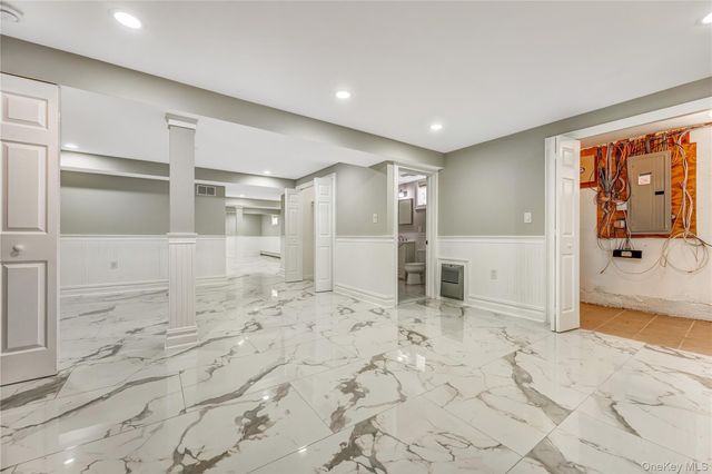 20 Woods Place, Rockville Centre, NY 11570