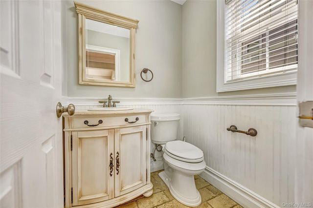20 Woods Place, Rockville Centre, NY 11570