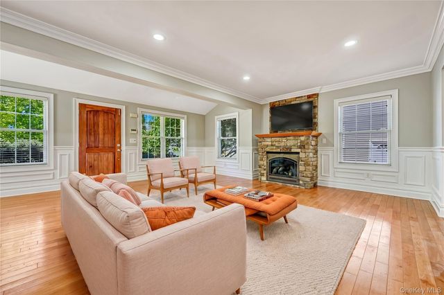 20 Woods Place, Rockville Centre, NY 11570