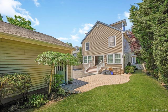 20 Woods Place, Rockville Centre, NY 11570