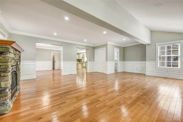 20 Woods Place, Rockville Centre, NY 11570
