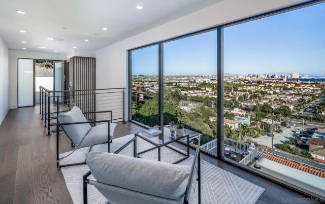 2035 Evergreen St, San Diego, CA 92106