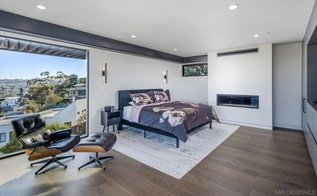 2035 Evergreen St, San Diego, CA 92106