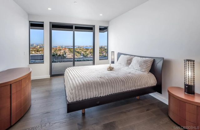 2035 Evergreen St, San Diego, CA 92106