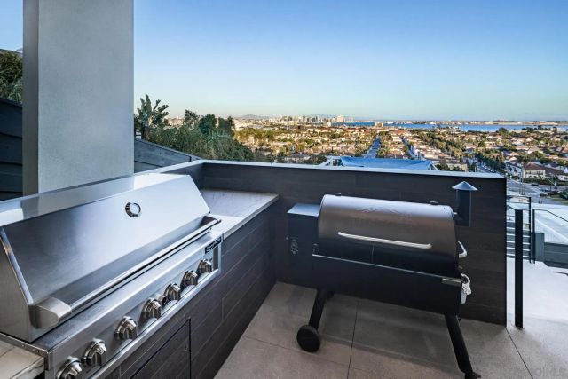2035 Evergreen St, San Diego, CA 92106
