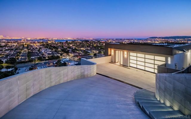 2035 Evergreen St, San Diego, CA 92106