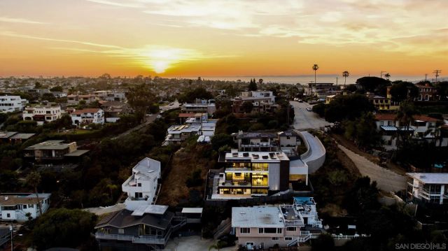 2035 Evergreen St, San Diego, CA 92106
