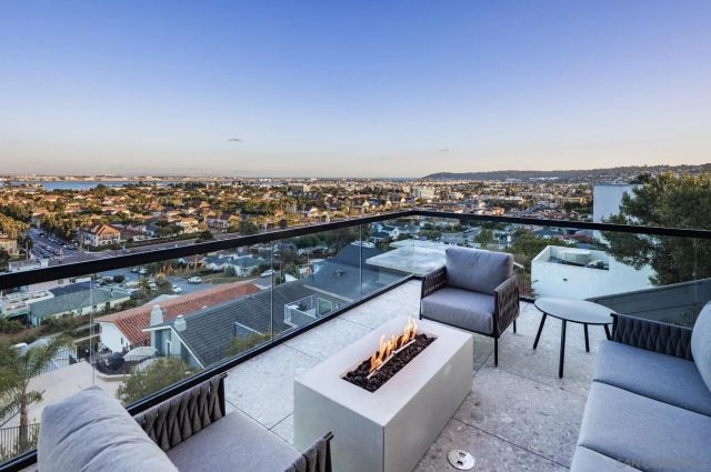 2035 Evergreen St, San Diego, CA 92106
