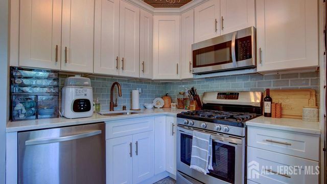 59 Frederick Place, Old Bridge, NJ 08857