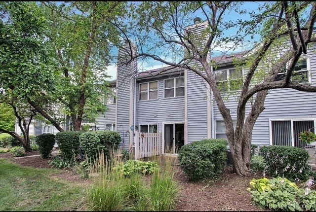 1056 Lakewood Circle, Carol Stream, IL 60188