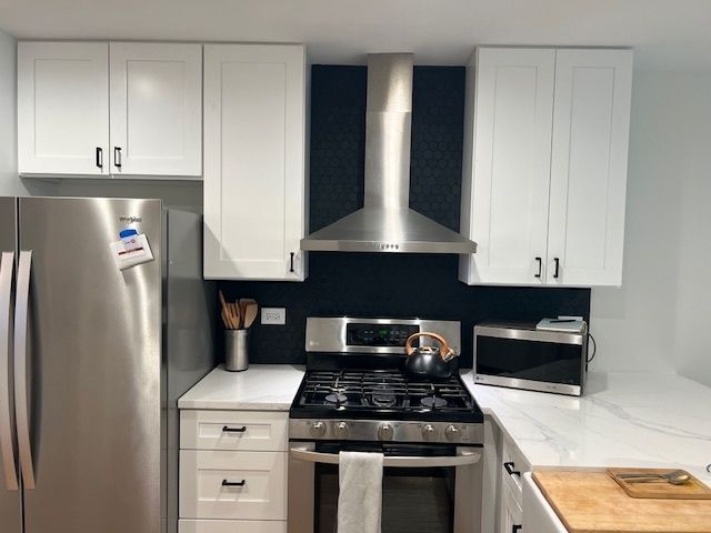 1056 Lakewood Circle, Carol Stream, IL 60188