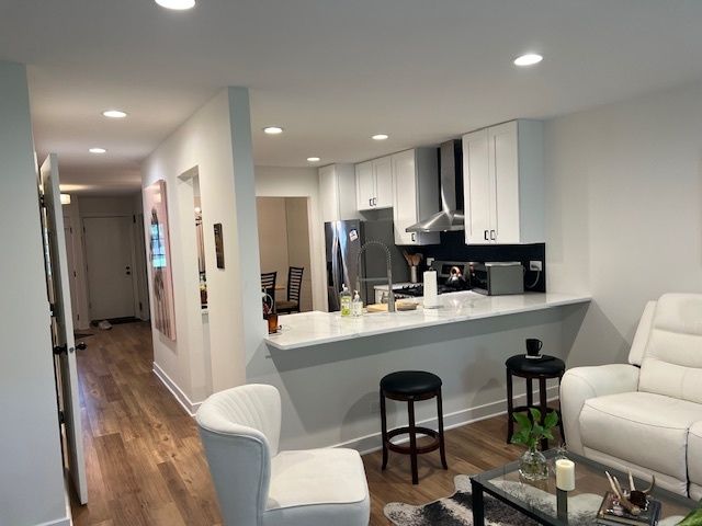 1056 Lakewood Circle, Carol Stream, IL 60188