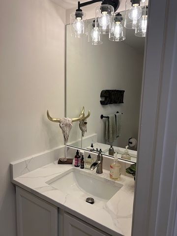 1056 Lakewood Circle, Carol Stream, IL 60188