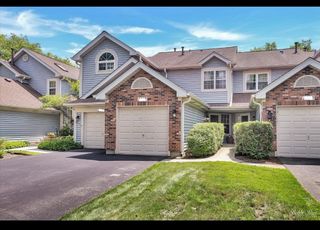 1056 Lakewood Circle, Carol Stream, IL 60188