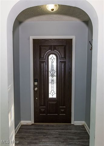 33 Pierce Avenue, Cuyahoga Falls, OH 44221