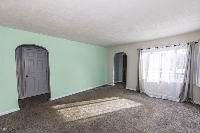 33 Pierce Avenue, Cuyahoga Falls, OH 44221