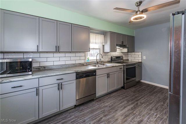 33 Pierce Avenue, Cuyahoga Falls, OH 44221