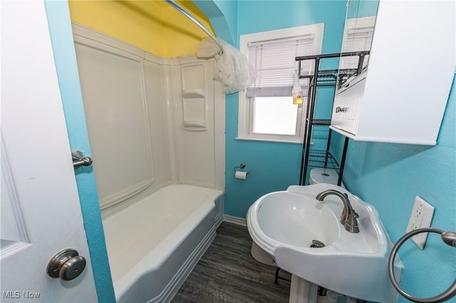 33 Pierce Avenue, Cuyahoga Falls, OH 44221