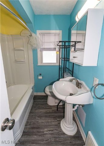 33 Pierce Avenue, Cuyahoga Falls, OH 44221