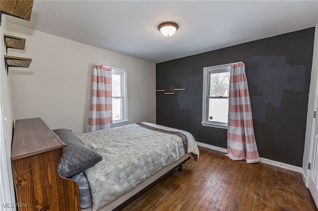 33 Pierce Avenue, Cuyahoga Falls, OH 44221