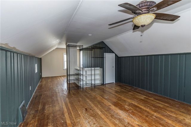 33 Pierce Avenue, Cuyahoga Falls, OH 44221