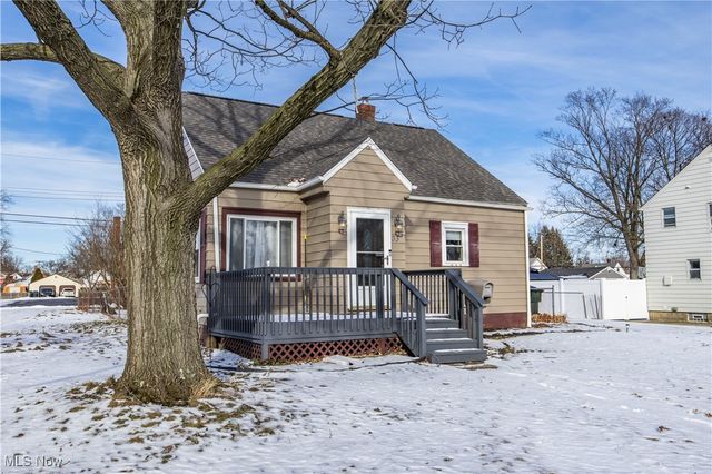 33 Pierce Avenue, Cuyahoga Falls, OH 44221