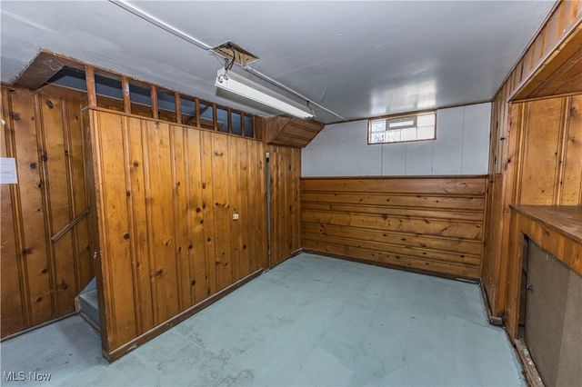 33 Pierce Avenue, Cuyahoga Falls, OH 44221