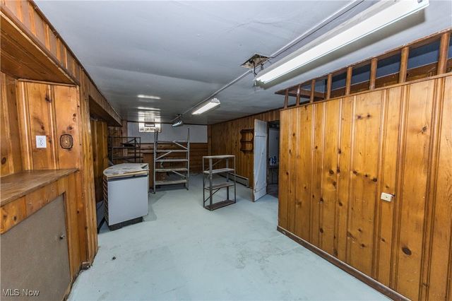 33 Pierce Avenue, Cuyahoga Falls, OH 44221